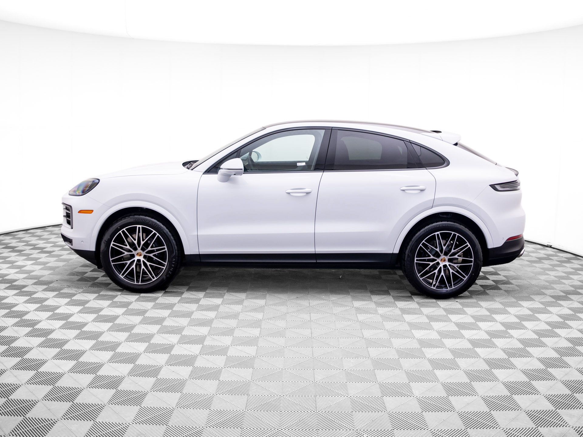 New 2026 Porsche Cayenne Coupe AWD/4WD image 2