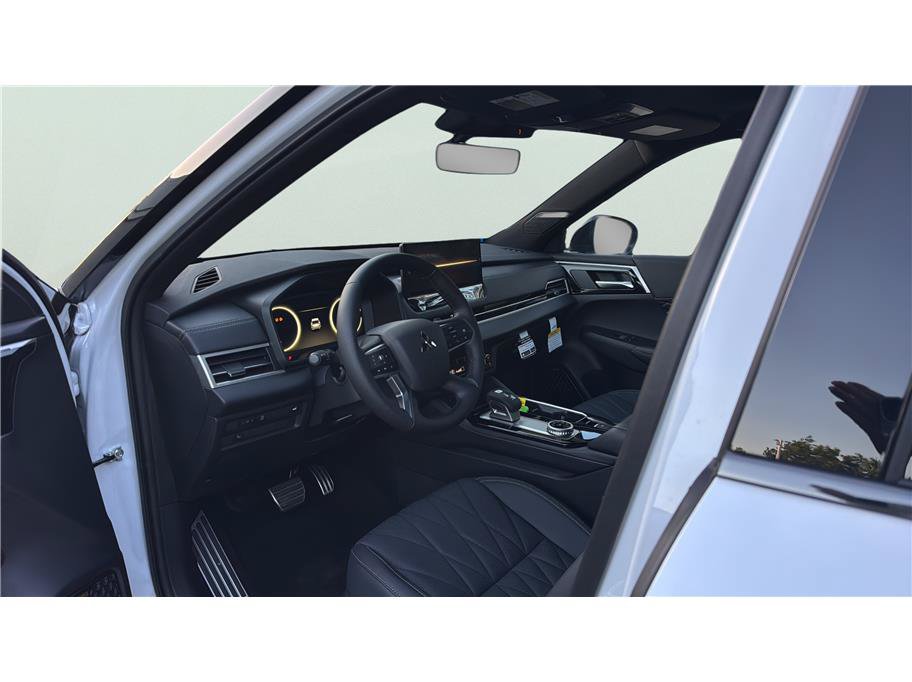 New 2026 Mitsubishi Outlander SEL Black Edition FWD image 9