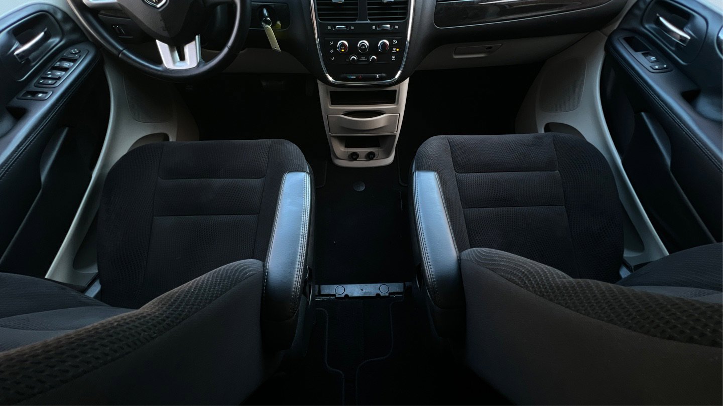 Used 2019 Dodge Grand Caravan SE w/ UConnect Hands-Free Group FWD image 14