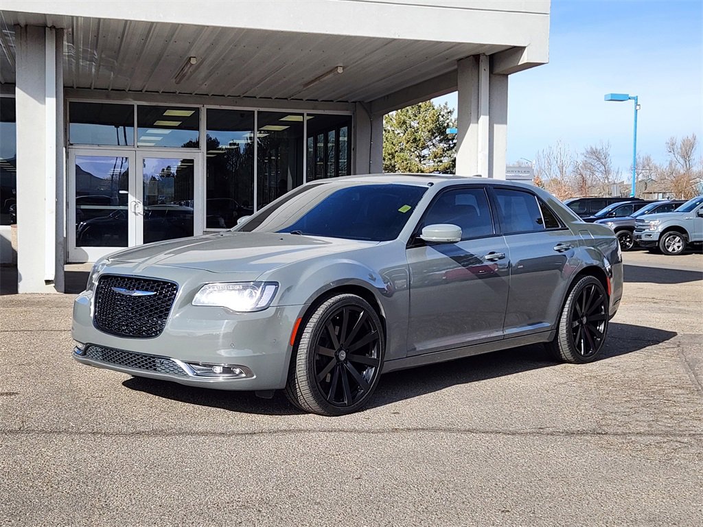 Used 2017 Chrysler 300 S w/ 300S Premium Group image 4