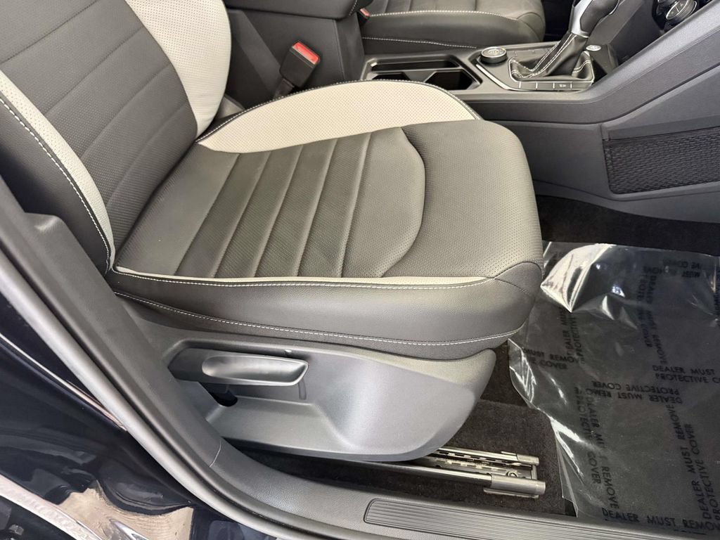 Used 2023 Volkswagen Taos SEL AWD/4WD image 15