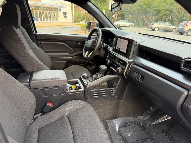 Used 2025 Toyota 4Runner SR5 AWD/4WD image 24