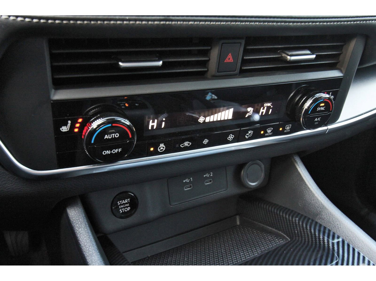 Used 2024 Nissan Rogue SV w/ SV Premium Package image 25