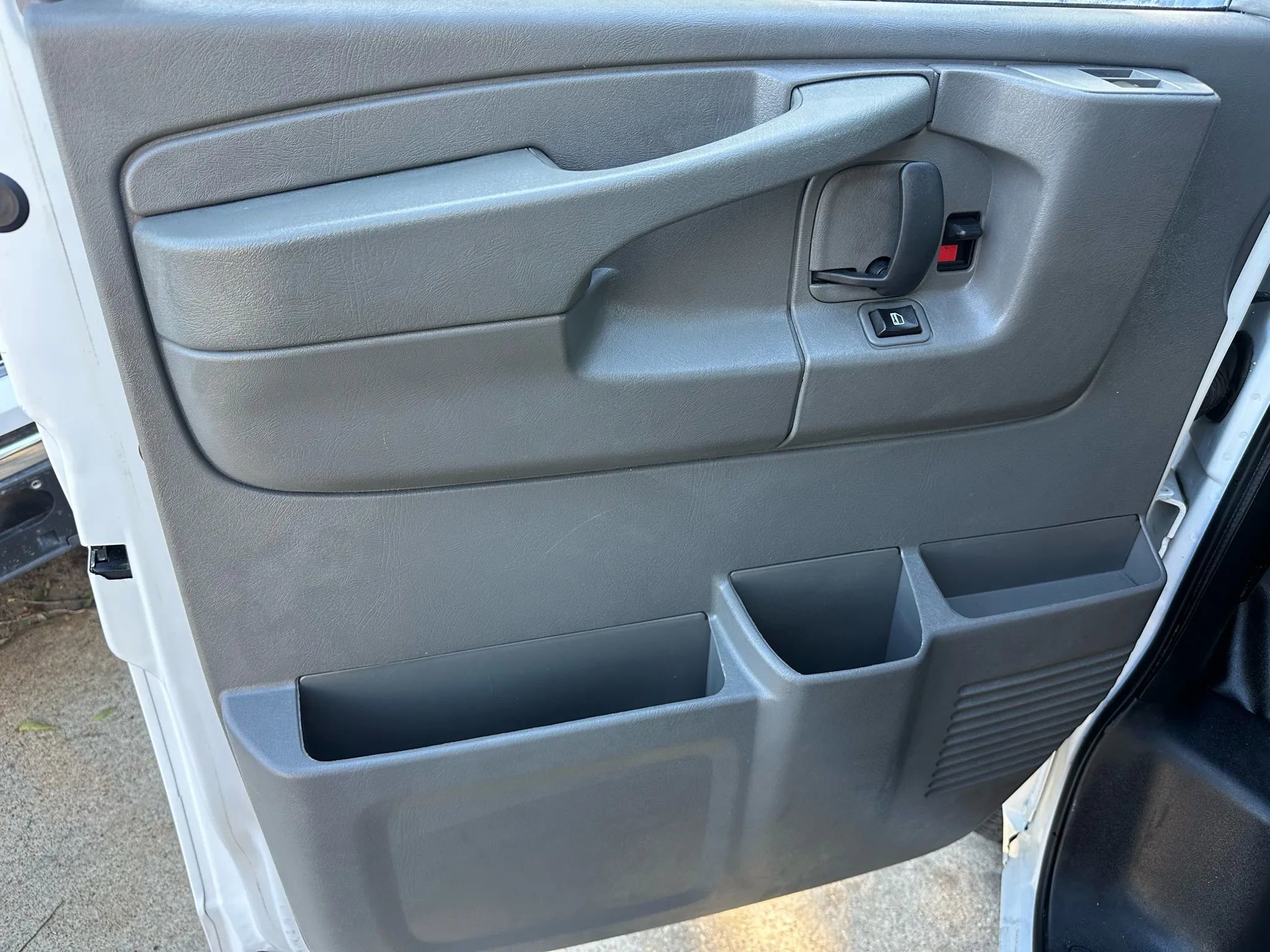 Used 2015 Chevrolet Express 3500 image 18