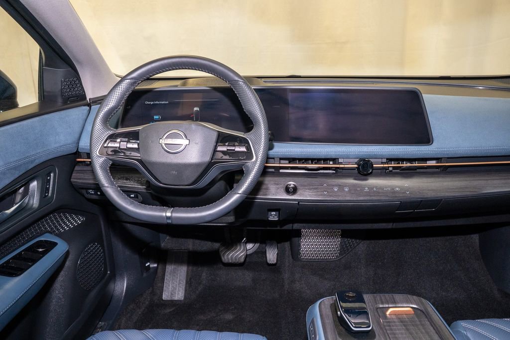 Certified 2025 Nissan Ariya Platinum image 2