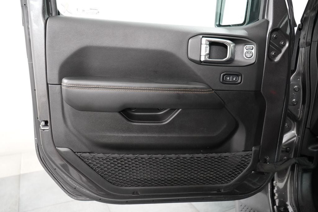 Used 2025 Jeep Wrangler Unlimited Sahara AWD/4WD image 21