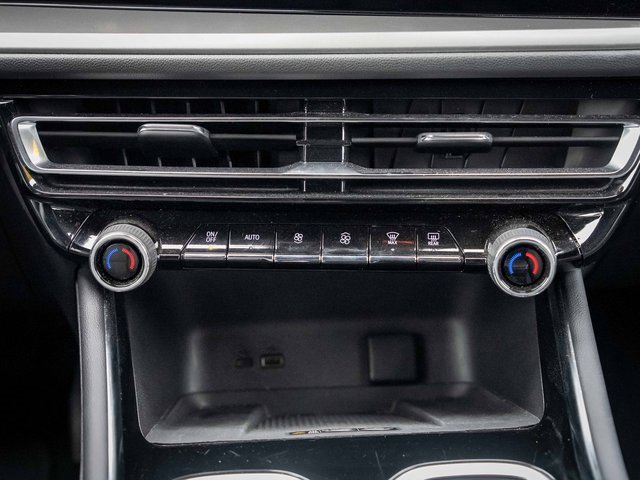 Used 2025 Chevrolet Traverse LT image 27