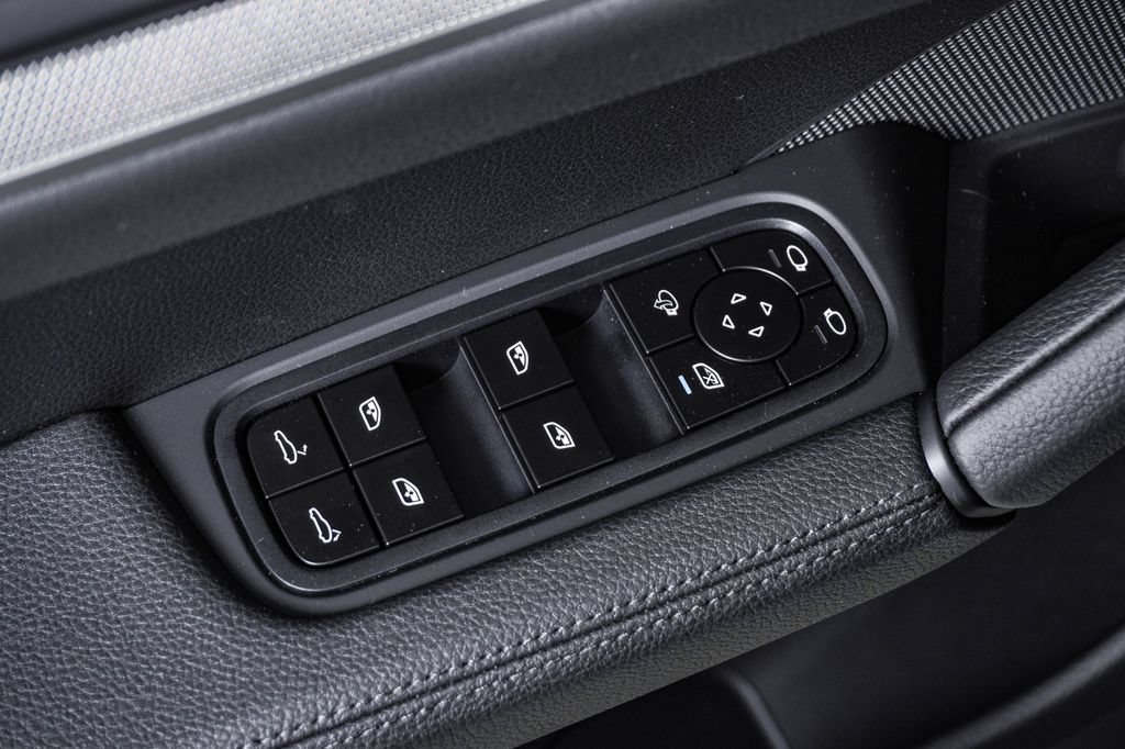 New 2026 Porsche Cayenne Coupe AWD/4WD image 26