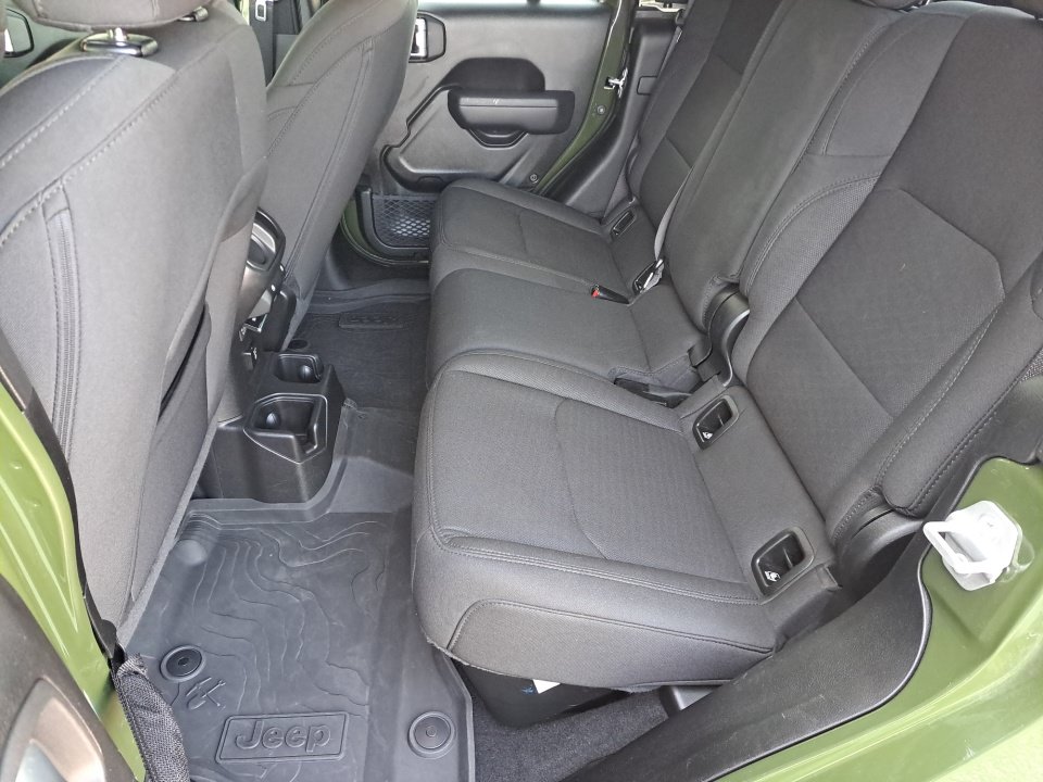 Used 2023 Jeep Gladiator Sport AWD/4WD image 15