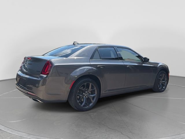 Used 2023 Chrysler 300 Touring w/ Sport Appearance Package RWD image 4