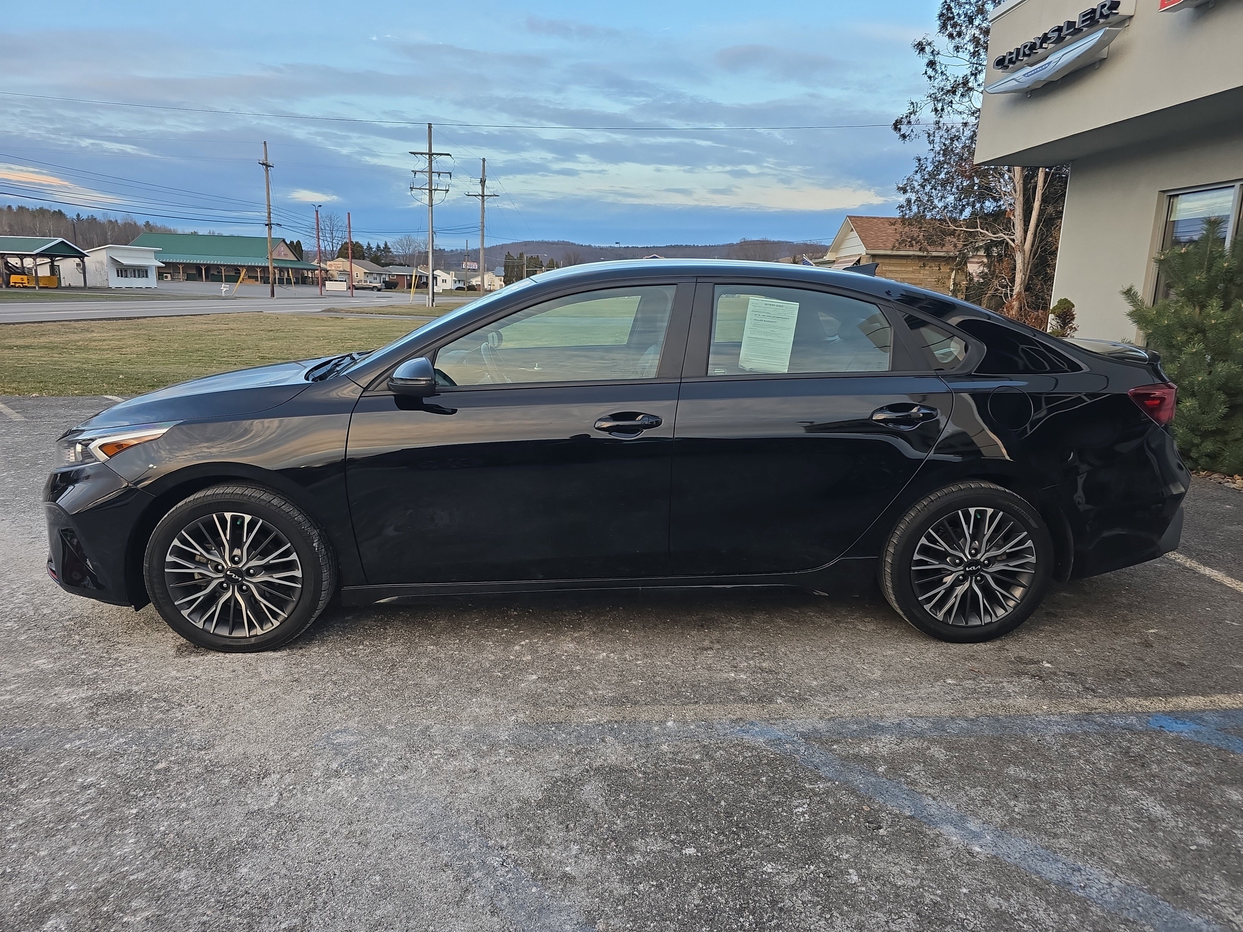 Used 2023 Kia Forte GT-Line image 7