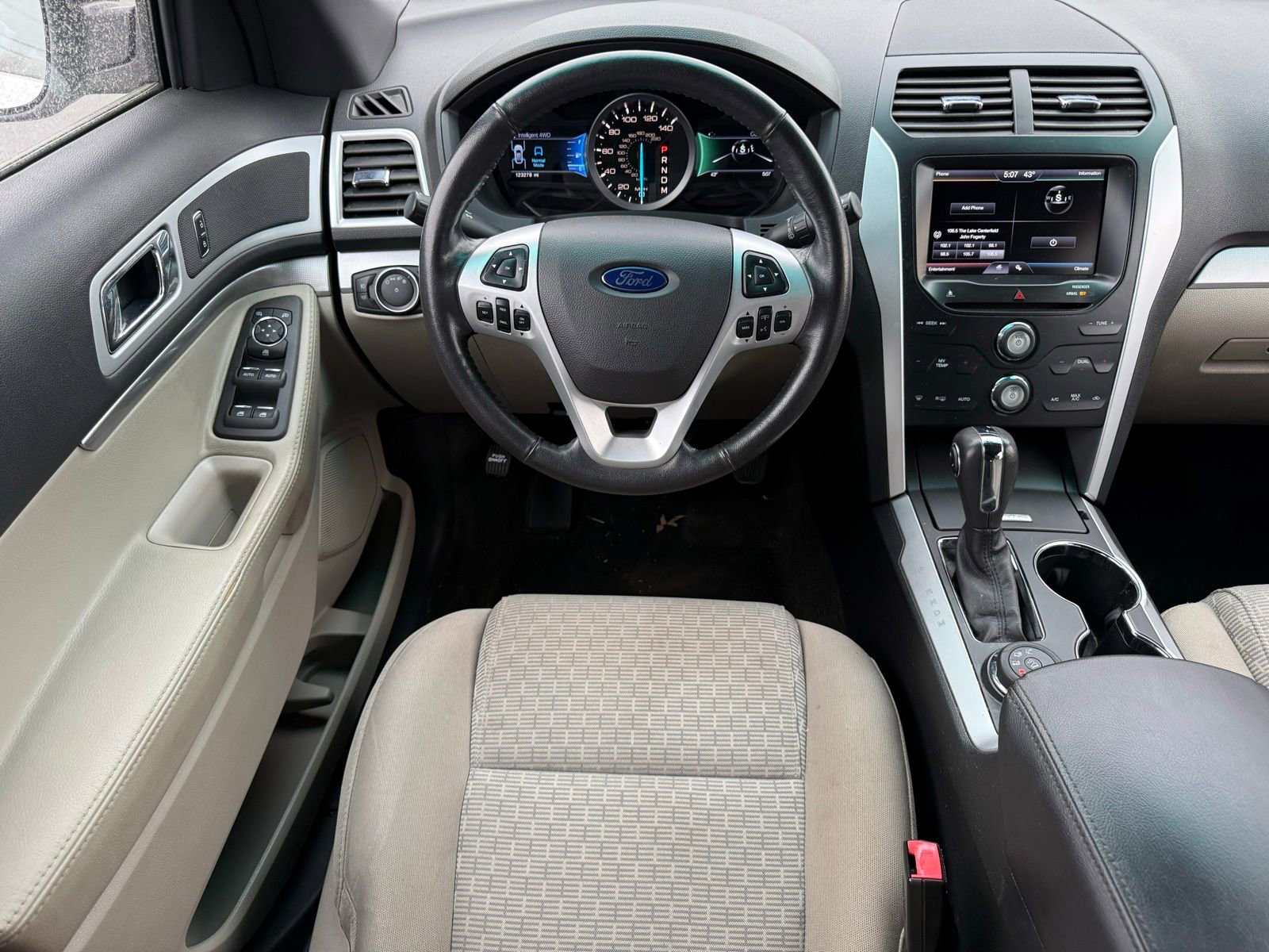 Used 2015 Ford Explorer XLT w/ Equipment Group 201B image 25