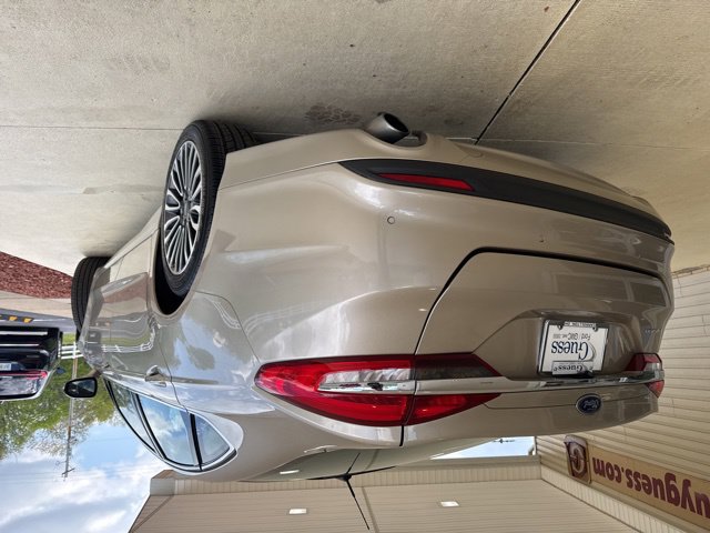 Used 2017 Ford Fusion SE w/ Fusion SE Technology Package FWD image 6