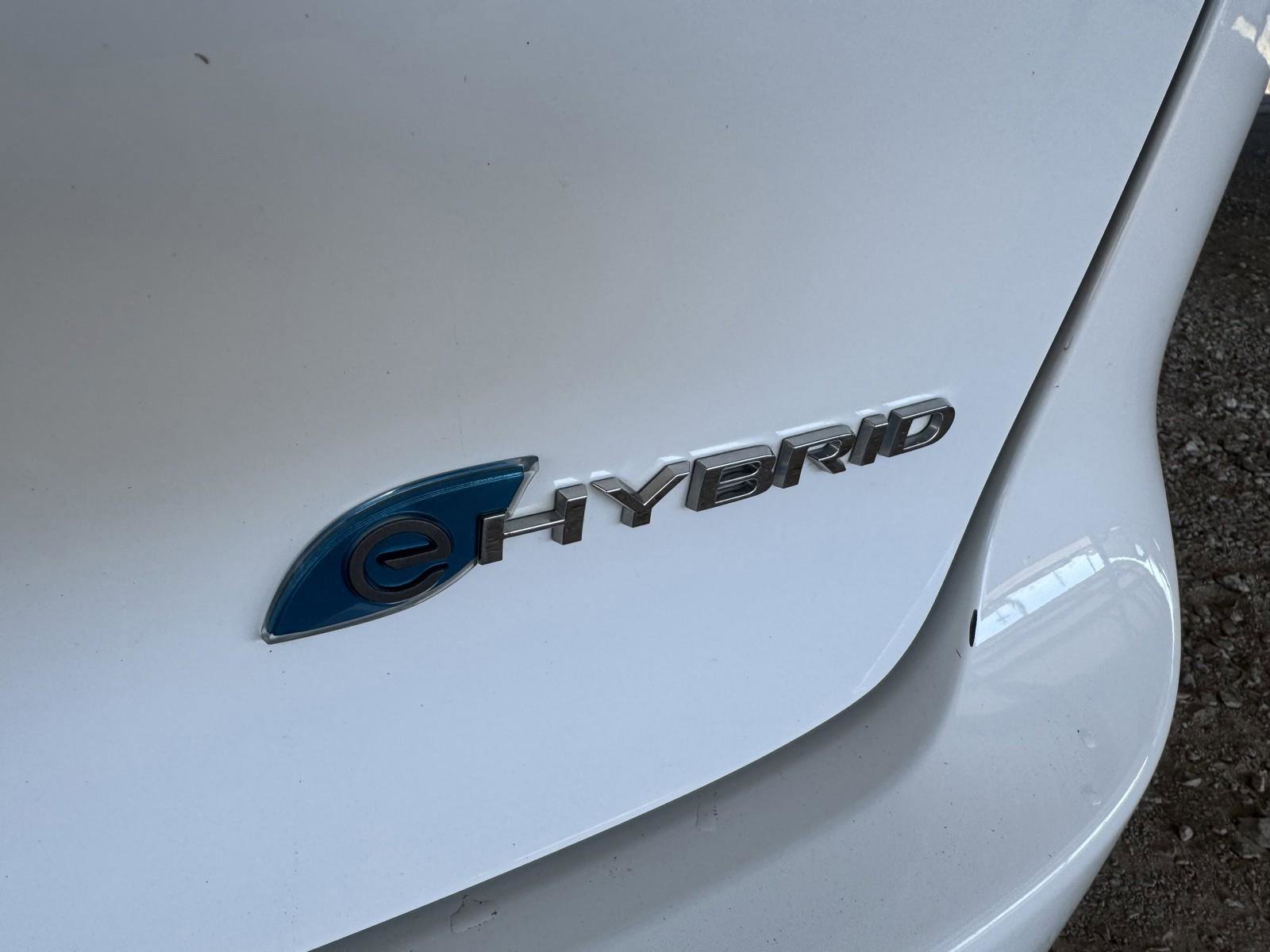 Used 2023 Chrysler Pacifica Touring-L image 42