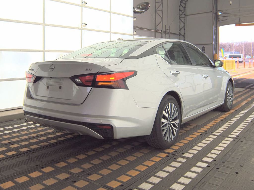 Used 2024 Nissan Altima 2.5 SV image 6