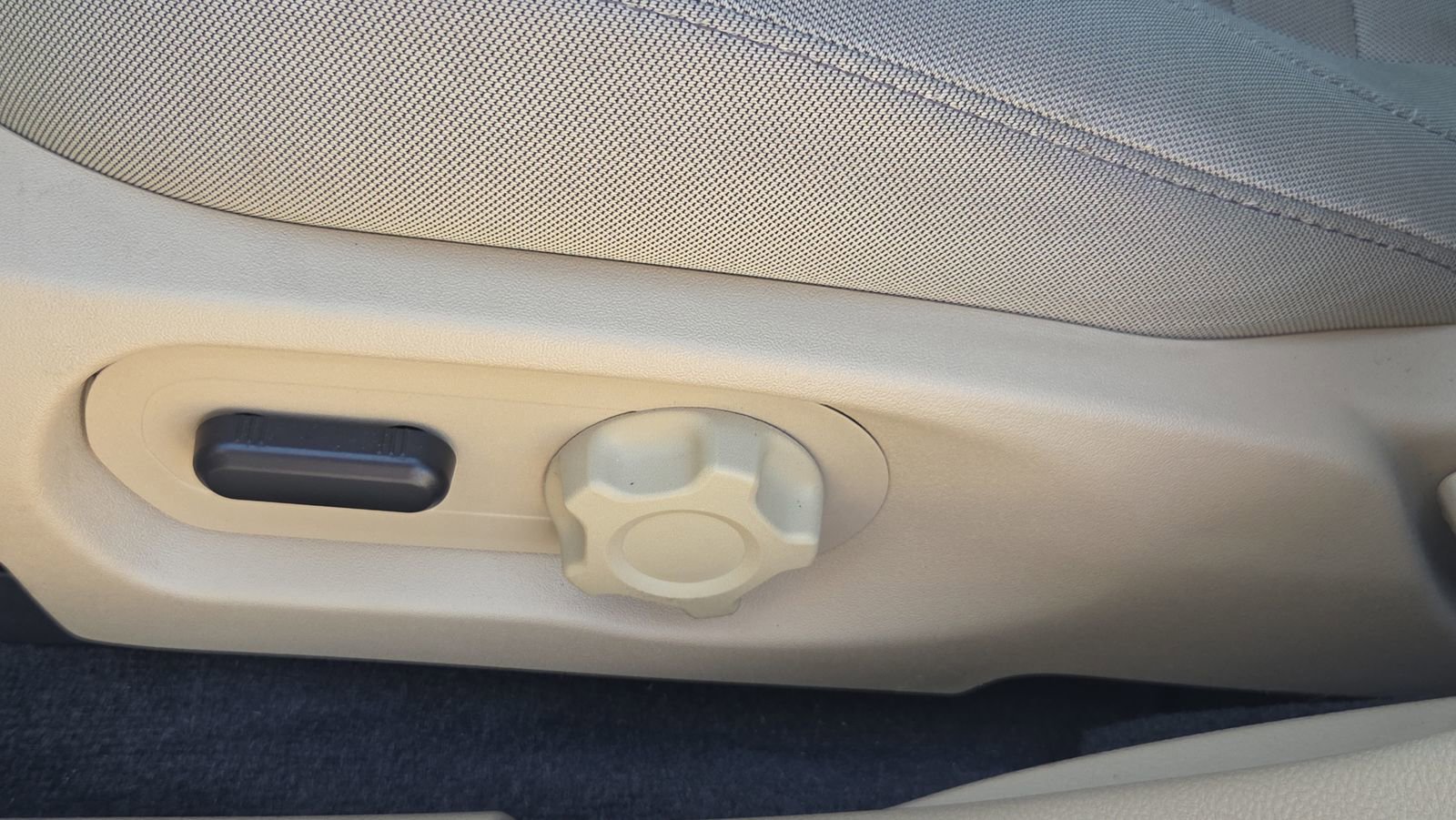 Used 2018 Ford Taurus SE FWD image 29