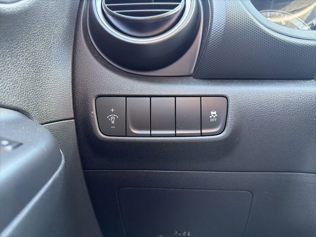 Used 2018 Hyundai Kona SE image 19