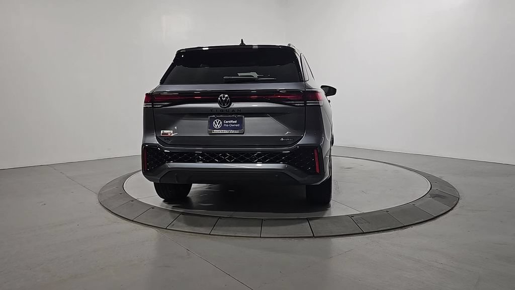 Used 2025 Volkswagen Tiguan SE R-Line AWD/4WD image 5