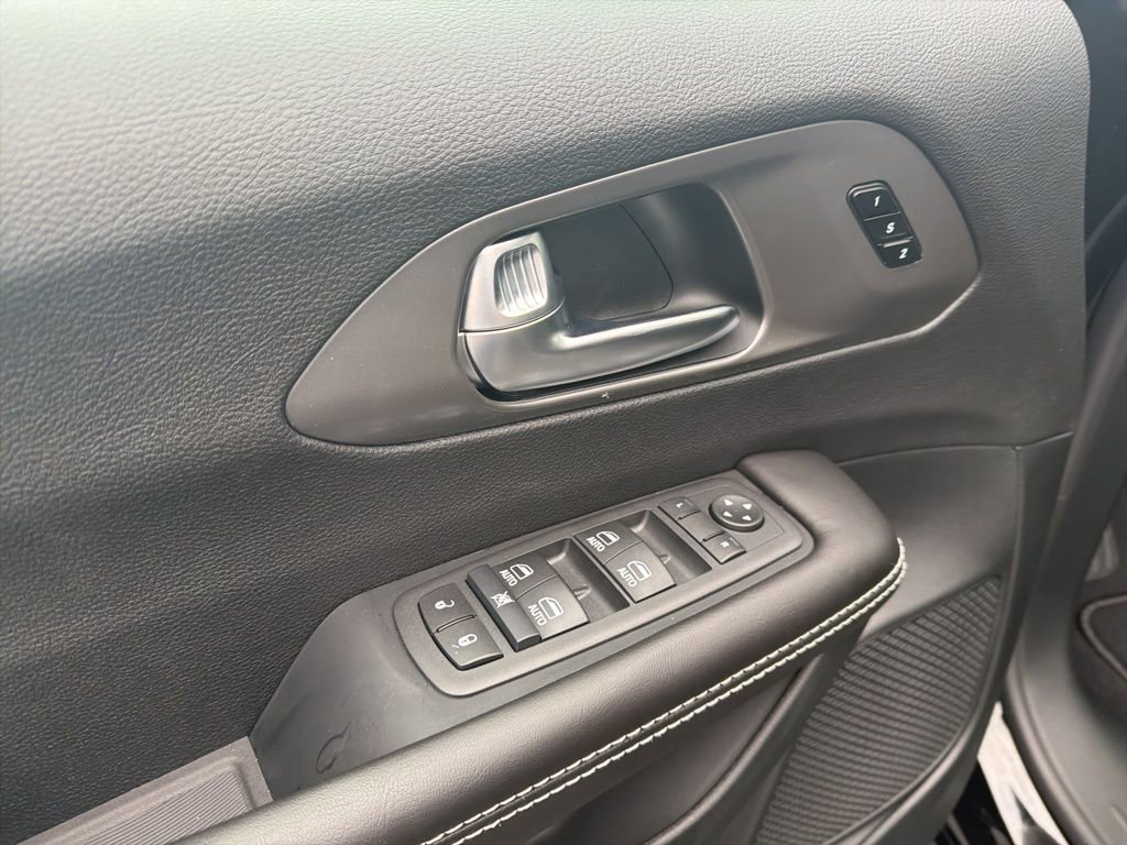 New 2026 Chrysler Pacifica Select image 21