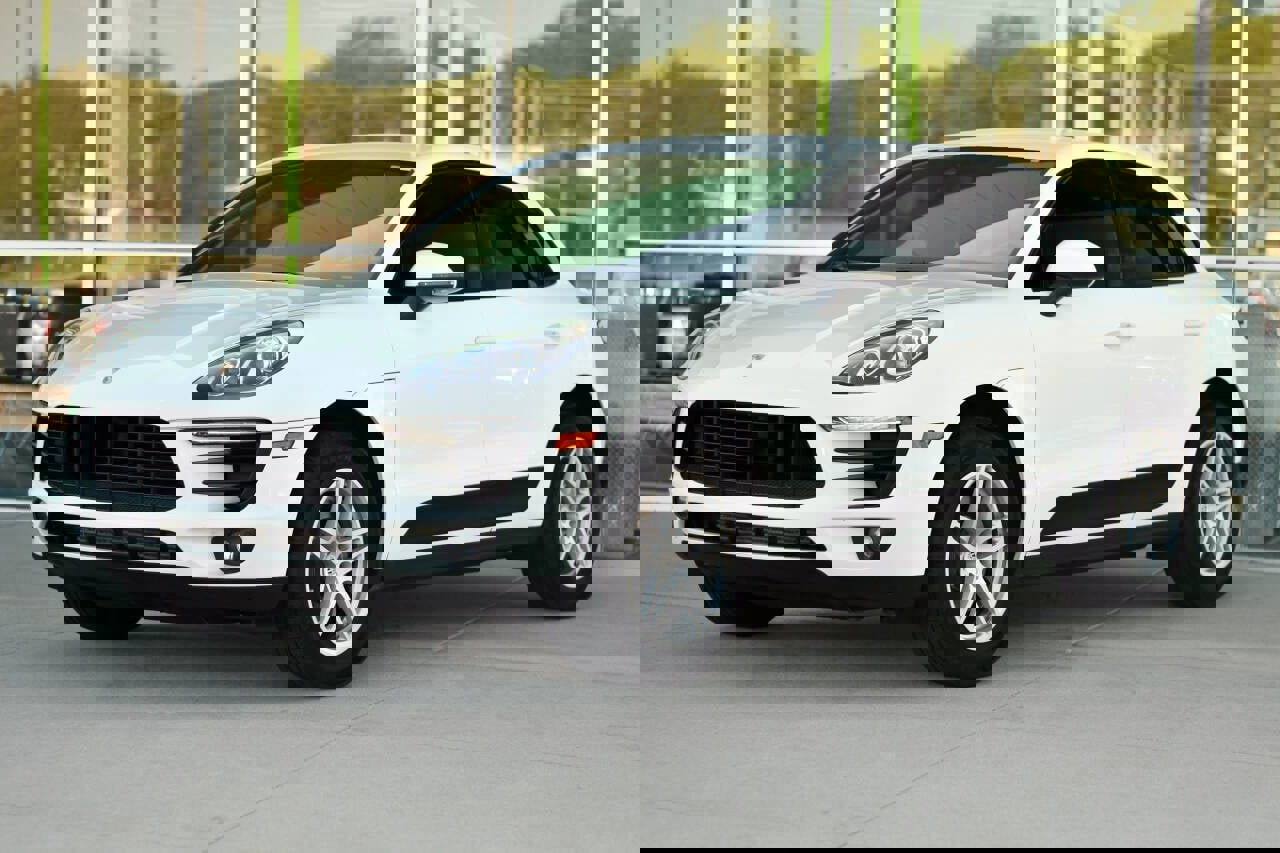 Used 2017 Porsche Macan Base AWD 4dr SUV image 5