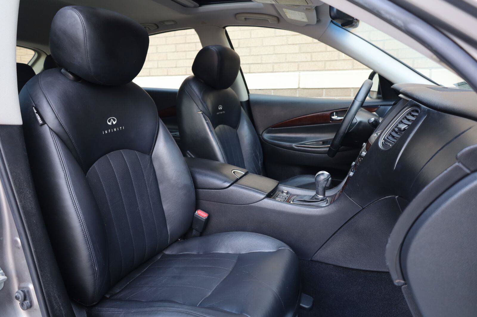Used 2010 INFINITI EX35 Journey RWD image 29