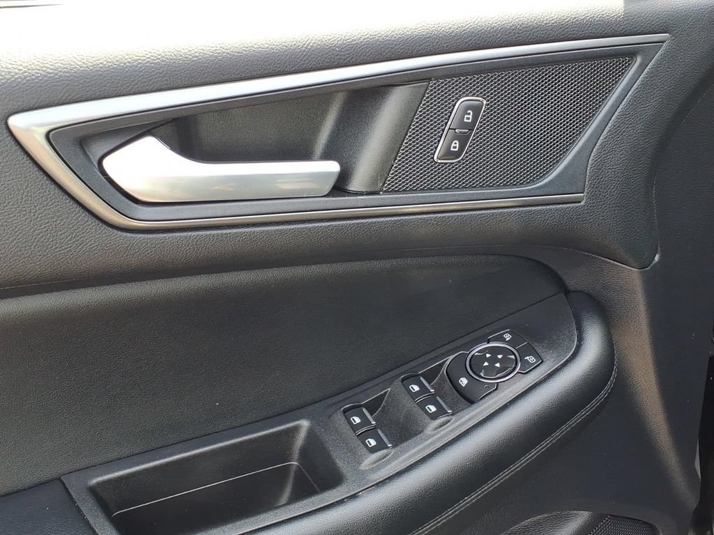 Used 2022 Ford Edge SE w/ Black Appearance Package AWD/4WD image 4