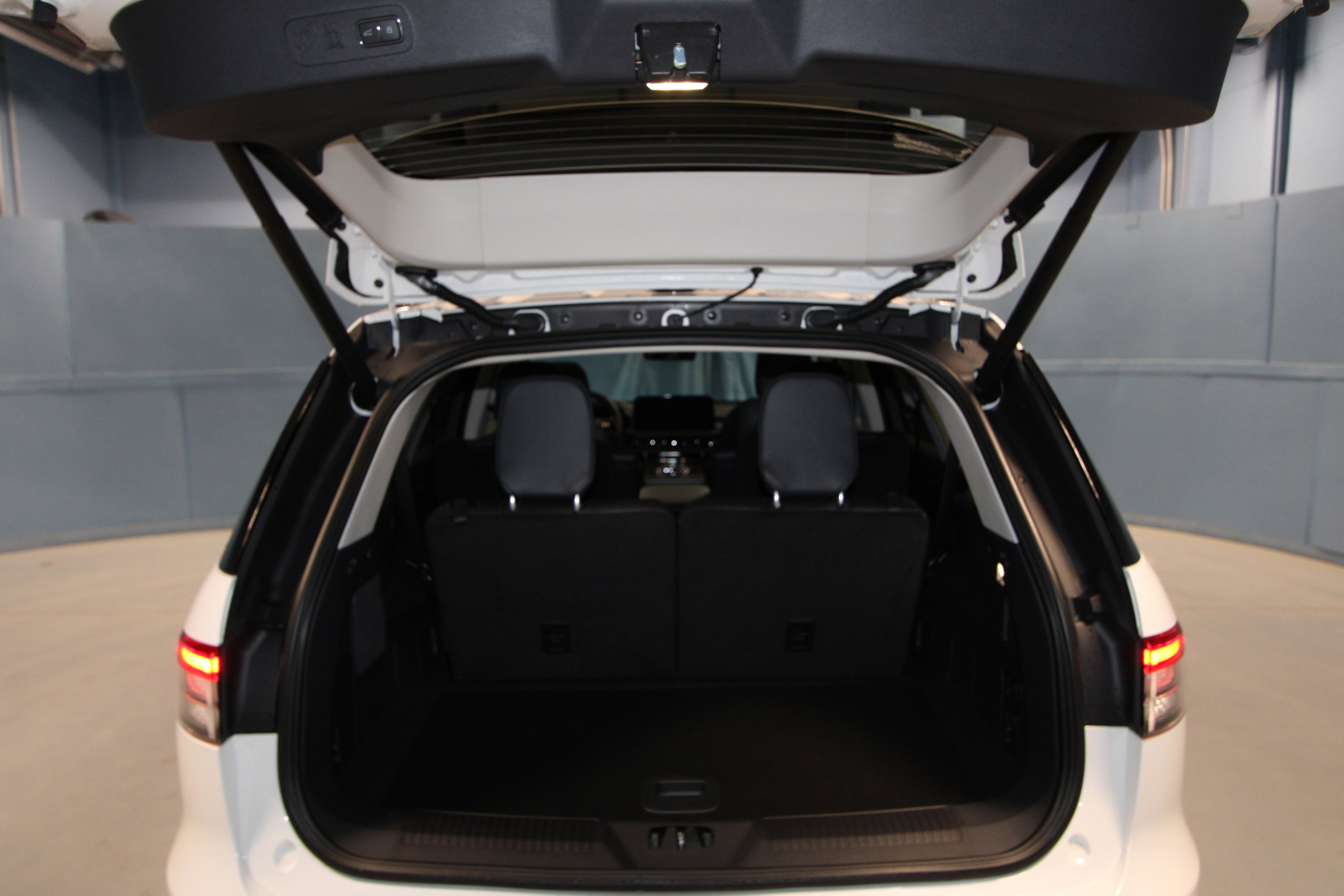 New 2026 Lincoln Aviator AWD w/ Jet Appearance Package image 36