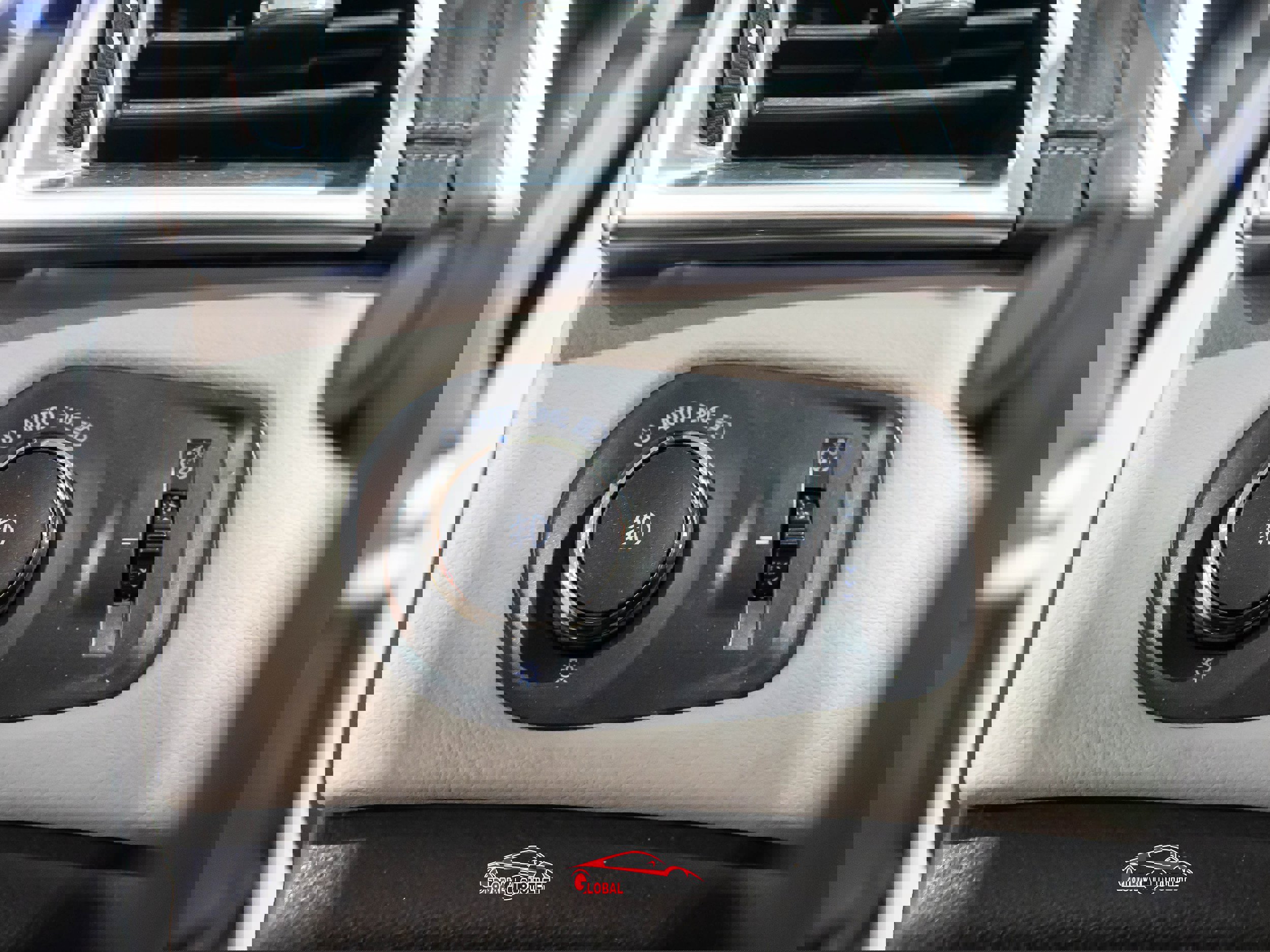 Used 2016 Cadillac SRX Premium image 40