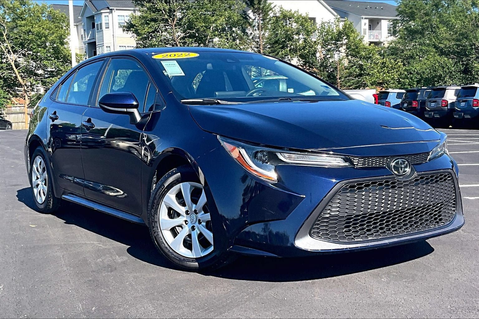 Used 2022 Toyota Corolla LE FWD image 2