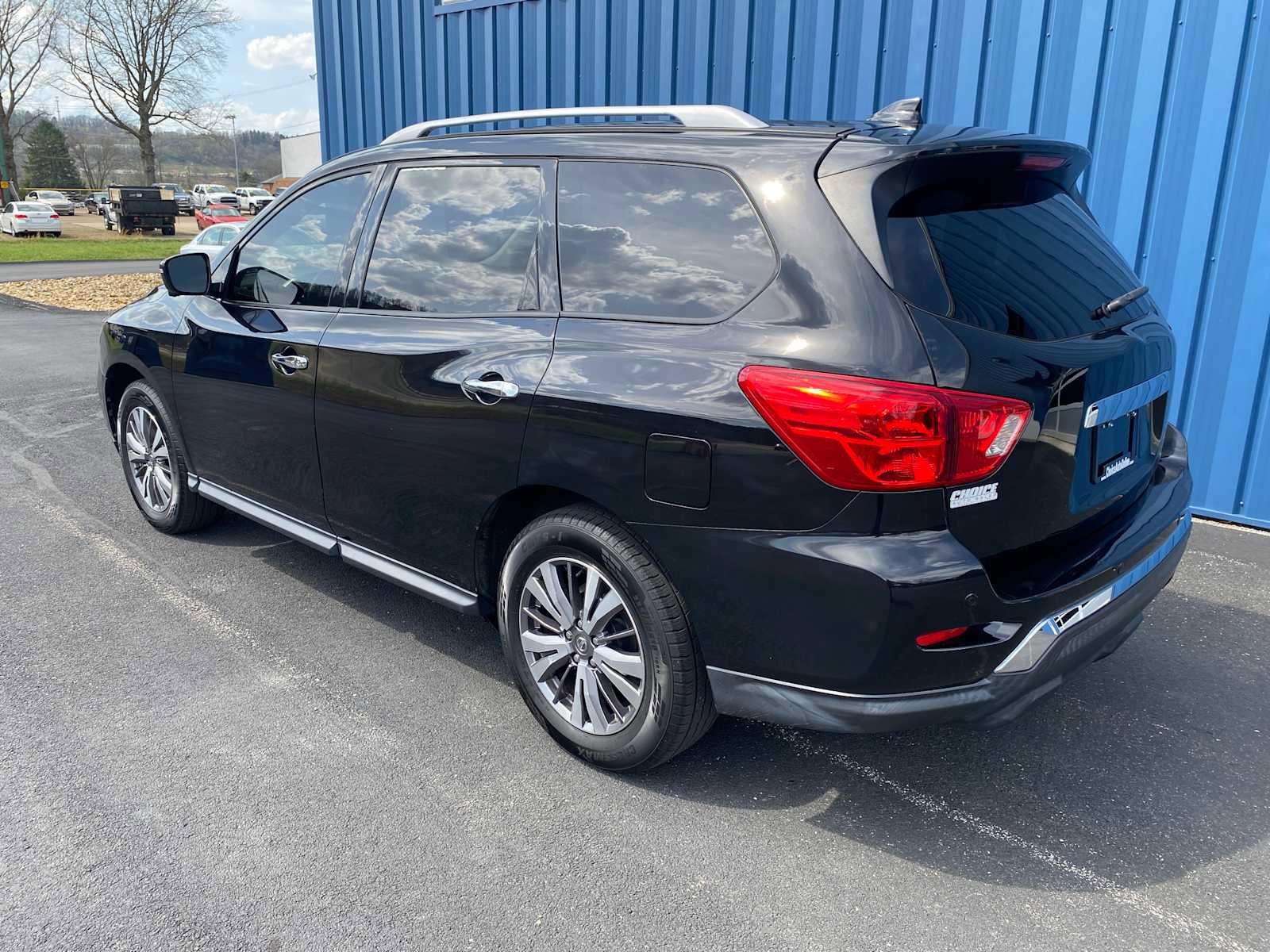 Used 2019 Nissan Pathfinder SL image 3