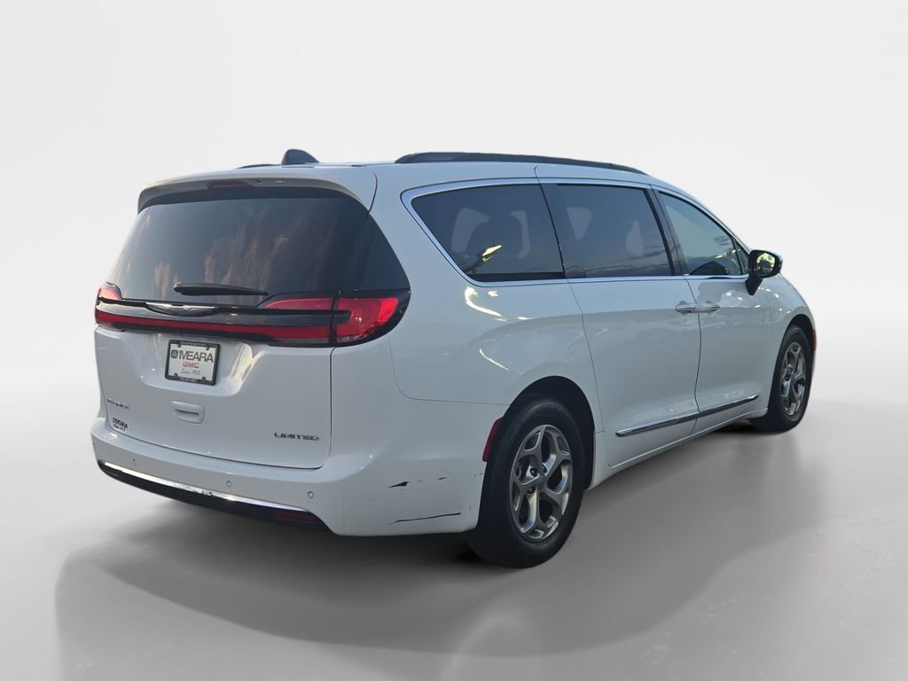 Used 2023 Chrysler Pacifica Limited image 5