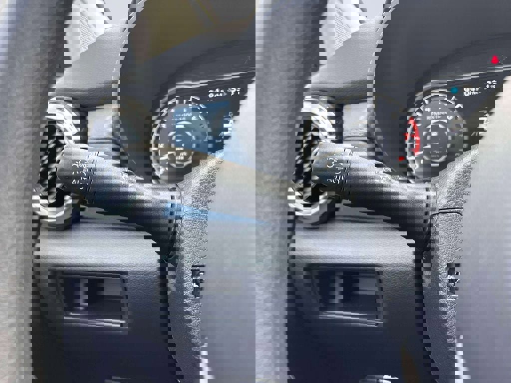 Used 2025 Nissan Versa SV w/ Trunk Package image 28