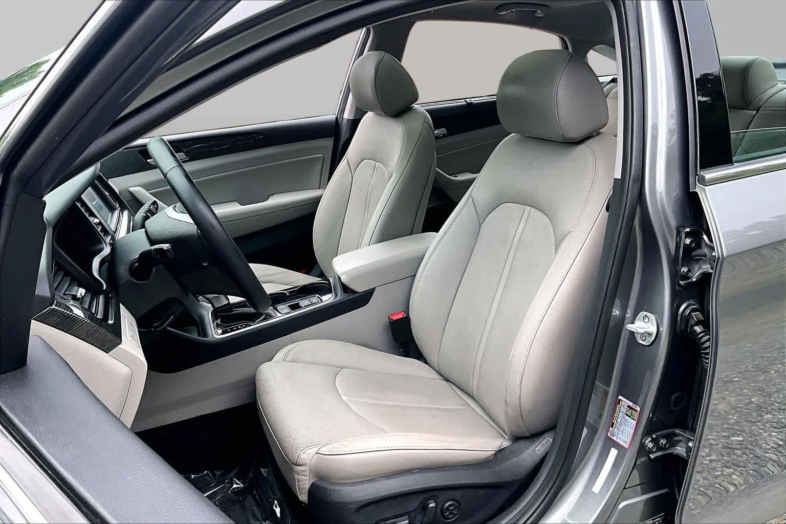 Used 2019 Hyundai Sonata Limited w/ Ultimate Package 04 FWD image 8