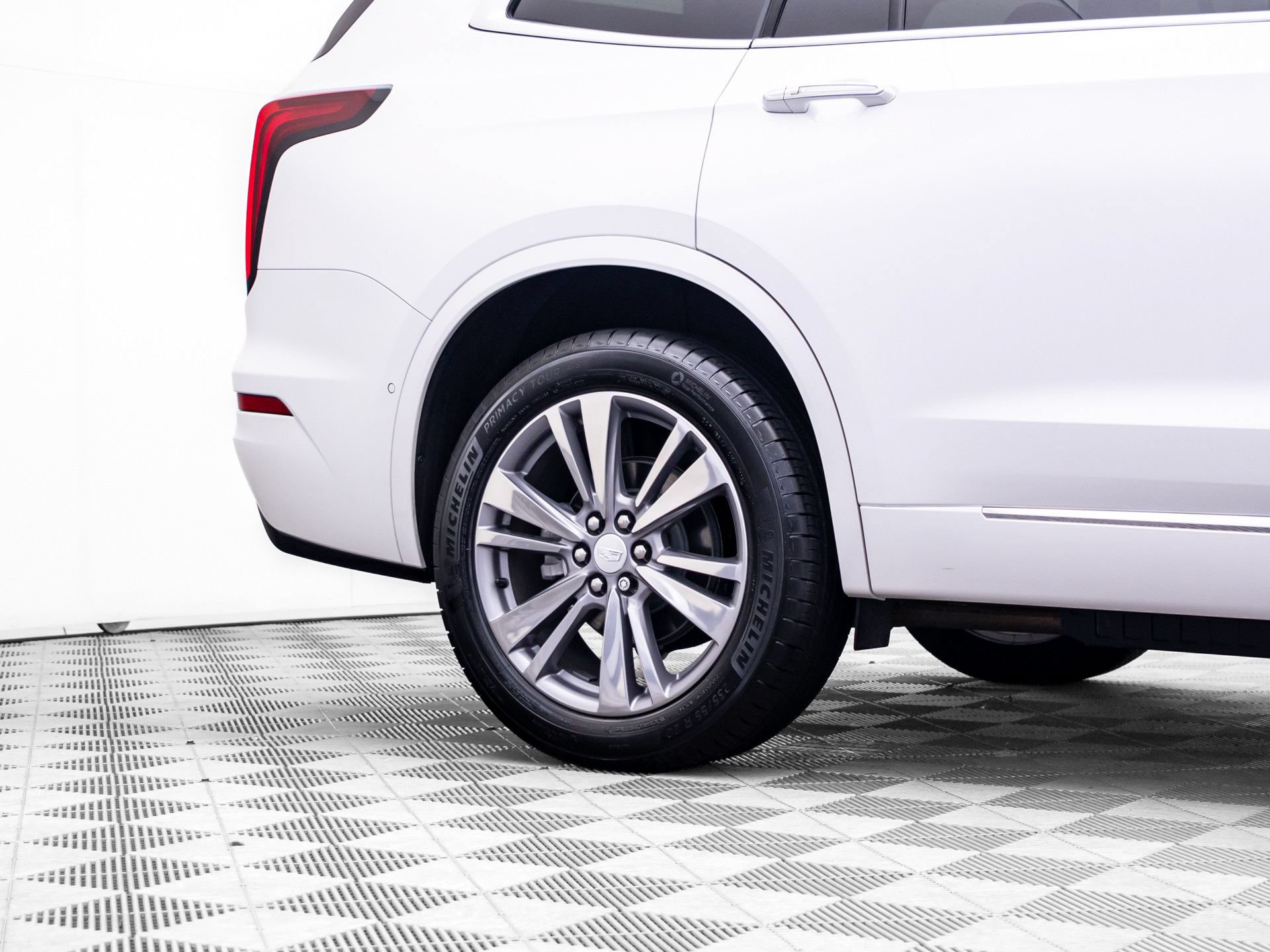Certified 2025 Cadillac XT6 Premium Luxury w/ Platinum Package AWD/4WD image 38