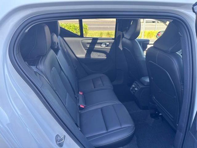 Used 2025 Volvo XC40 B5 Core AWD/4WD image 13