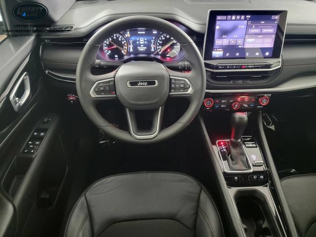 Used 2025 Jeep Compass Trailhawk AWD/4WD image 25