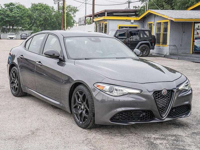 Used 2021 Alfa Romeo Giulia Sprint w/ Nero Edizione RWD image 3