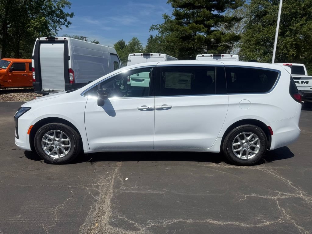 New 2027 Chrysler Pacifica Select w/ Family Tech Group FWD image 7