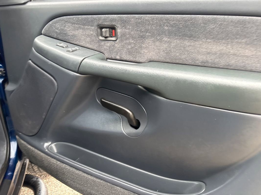 Used 2001 Chevrolet Silverado 2500 LS image 18