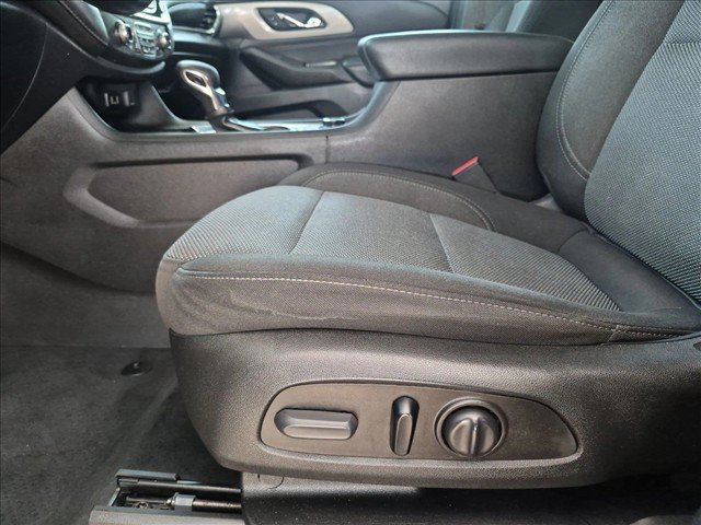Used 2023 Chevrolet Traverse LT FWD image 14