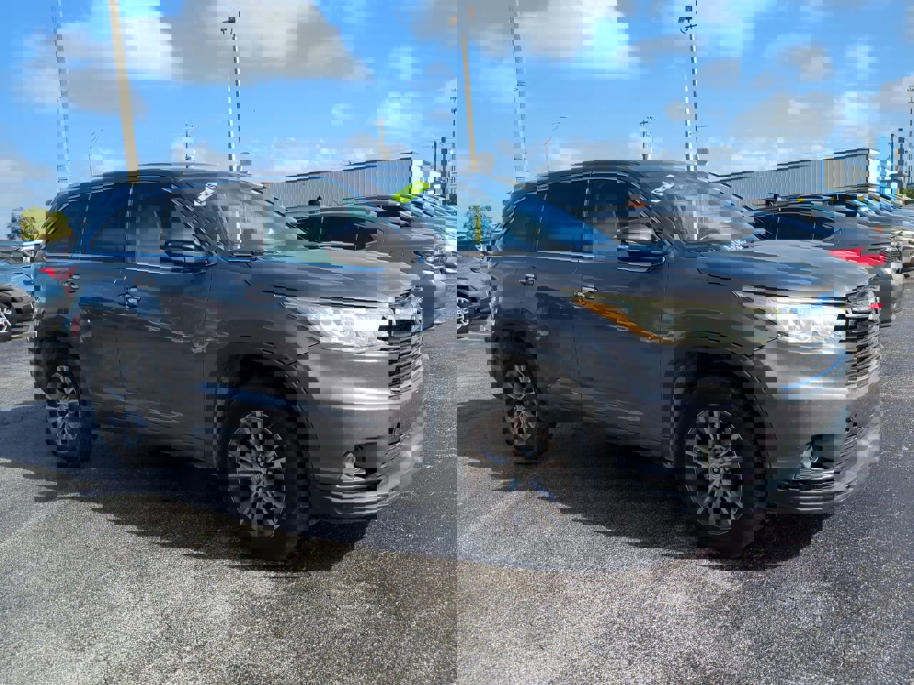 Used 2015 Toyota Highlander Plus image 2