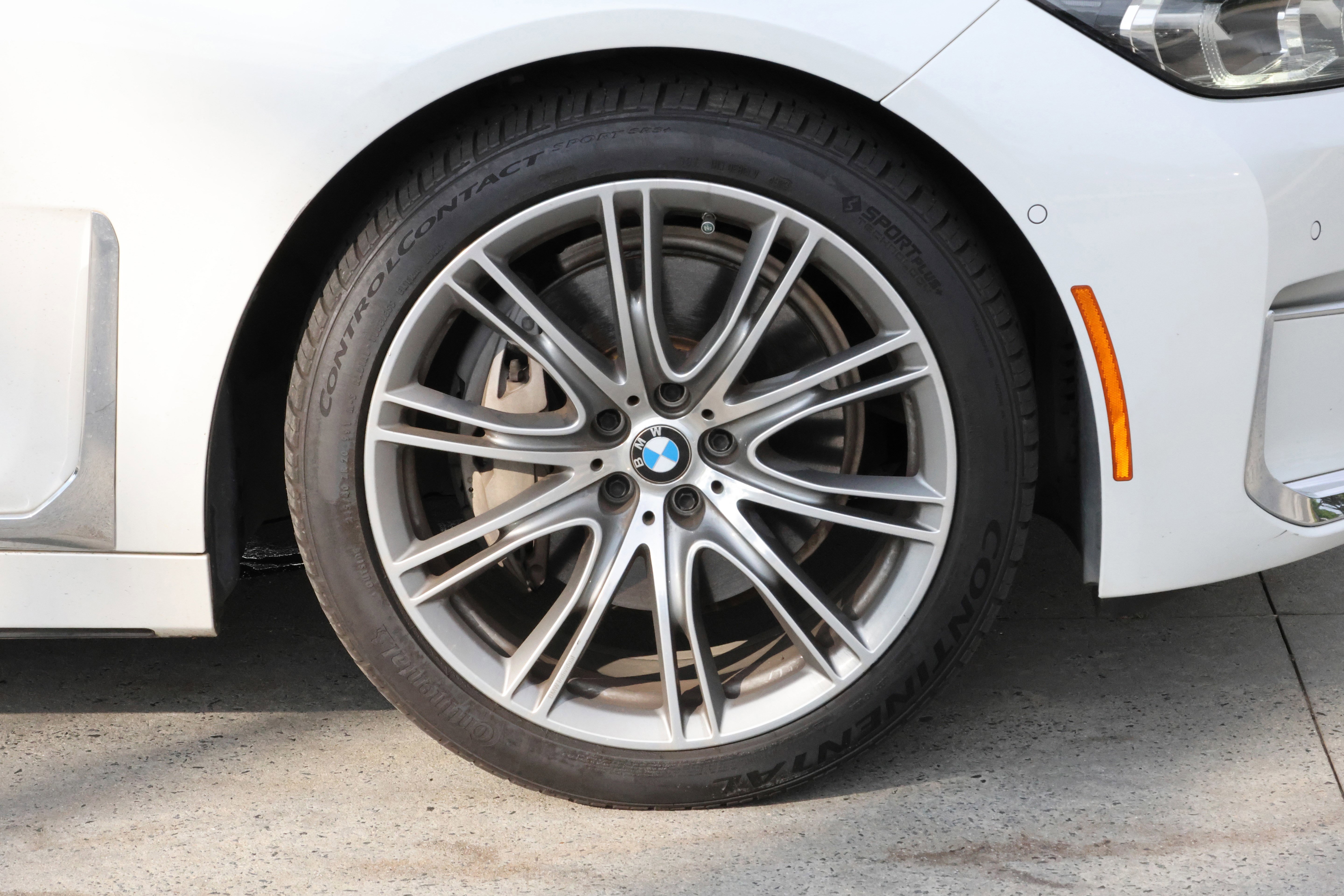 Used 2020 BMW 740i w/ Premium Package RWD image 11