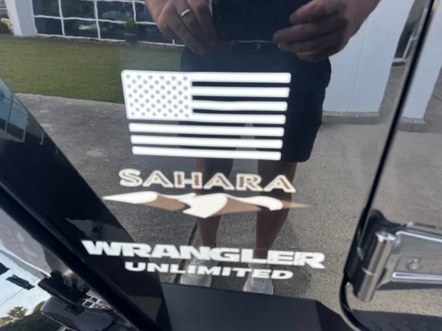 Used 2017 Jeep Wrangler Unlimited Sahara w/ Connectivity Group AWD/4WD image 20
