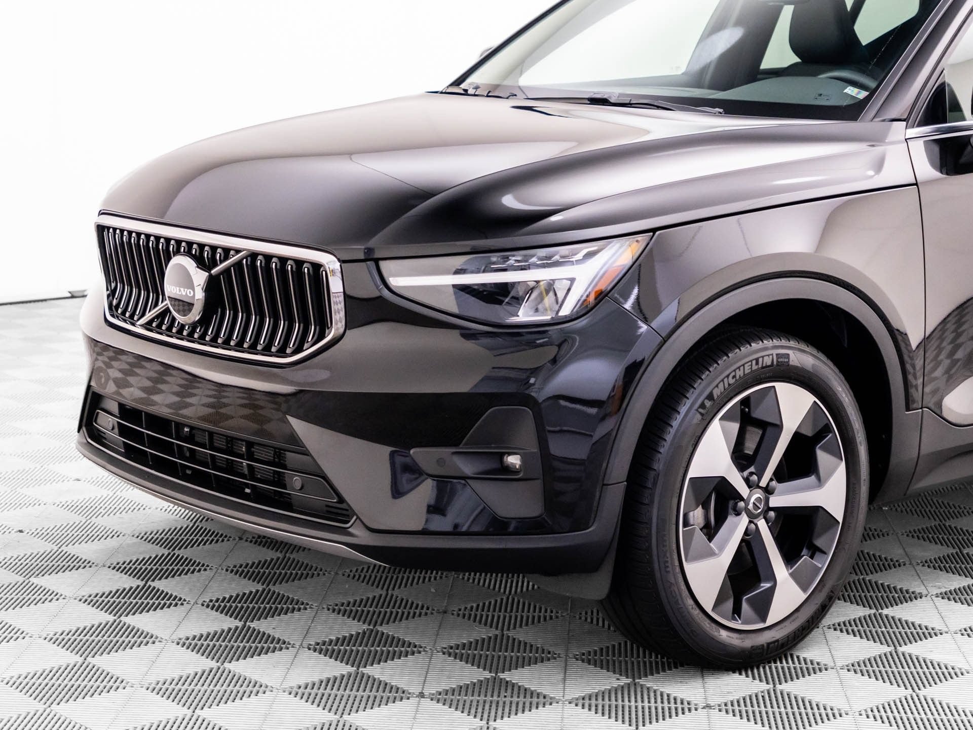 Used 2023 Volvo XC40 B5 Plus w/ Protection Package Premier AWD/4WD image 37