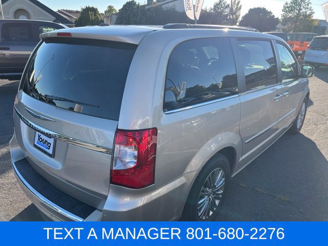 Used 2014 Chrysler Town & Country Touring-L w/ Driver Convenience Group FWD image 5
