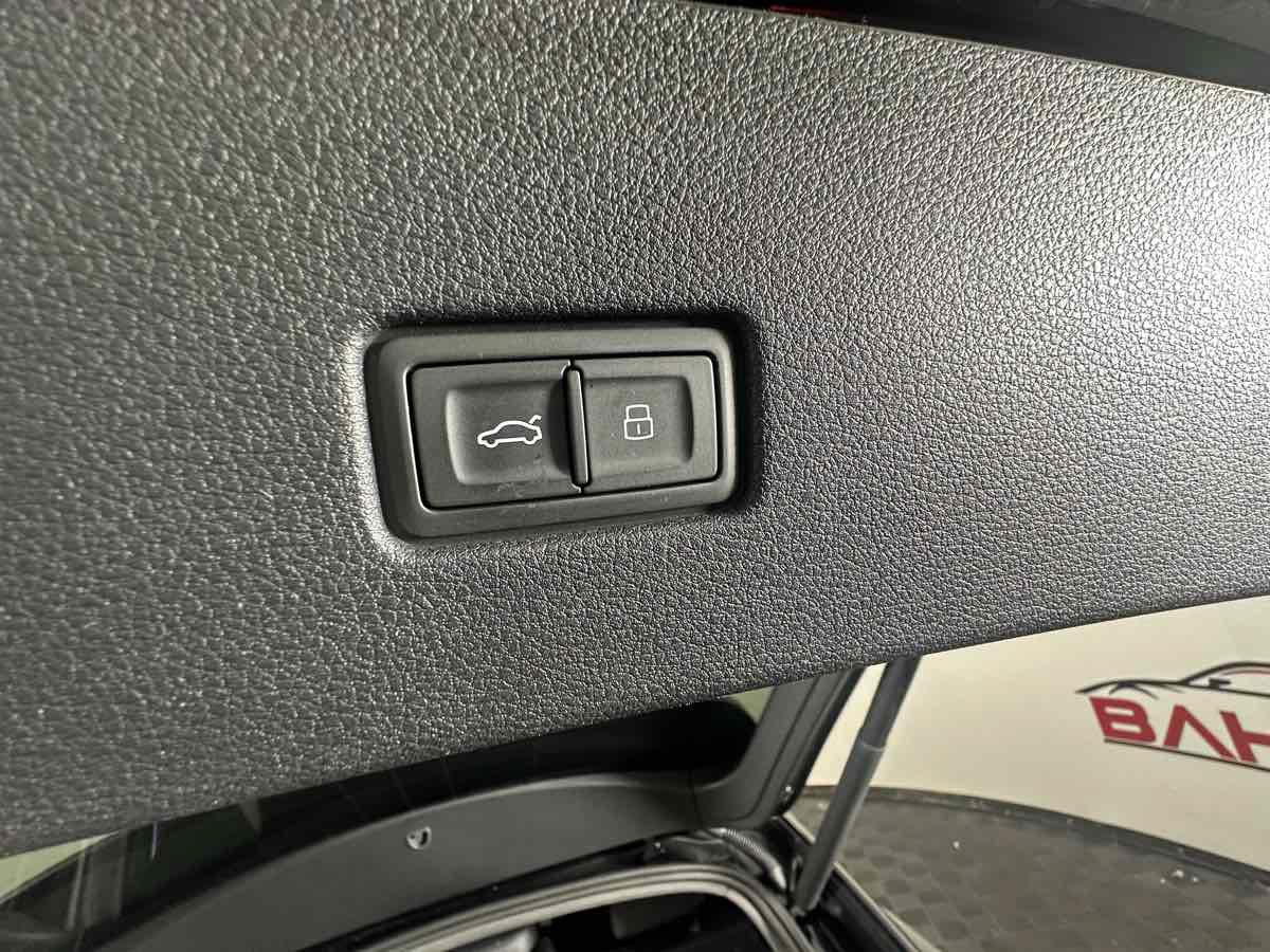 Used 2019 Audi Q8 Prestige AWD/4WD image 23