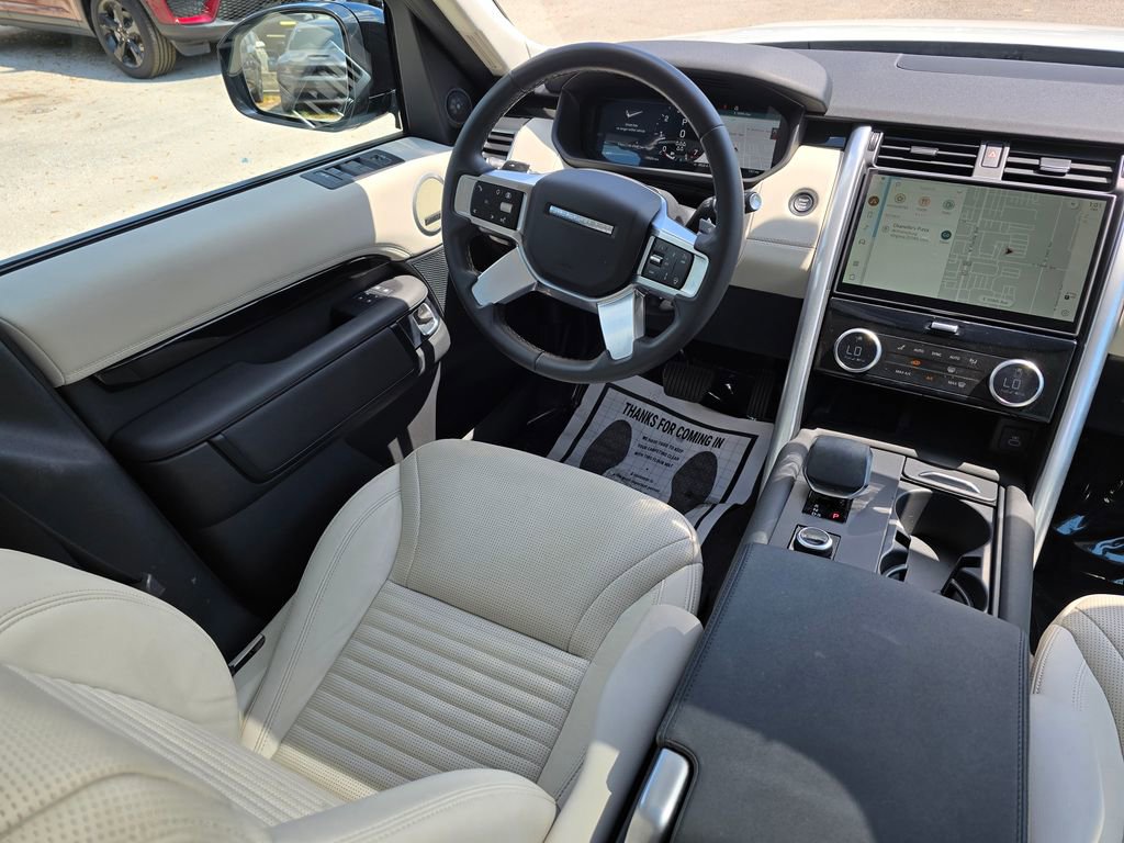 Used 2025 Land Rover Discovery S image 41