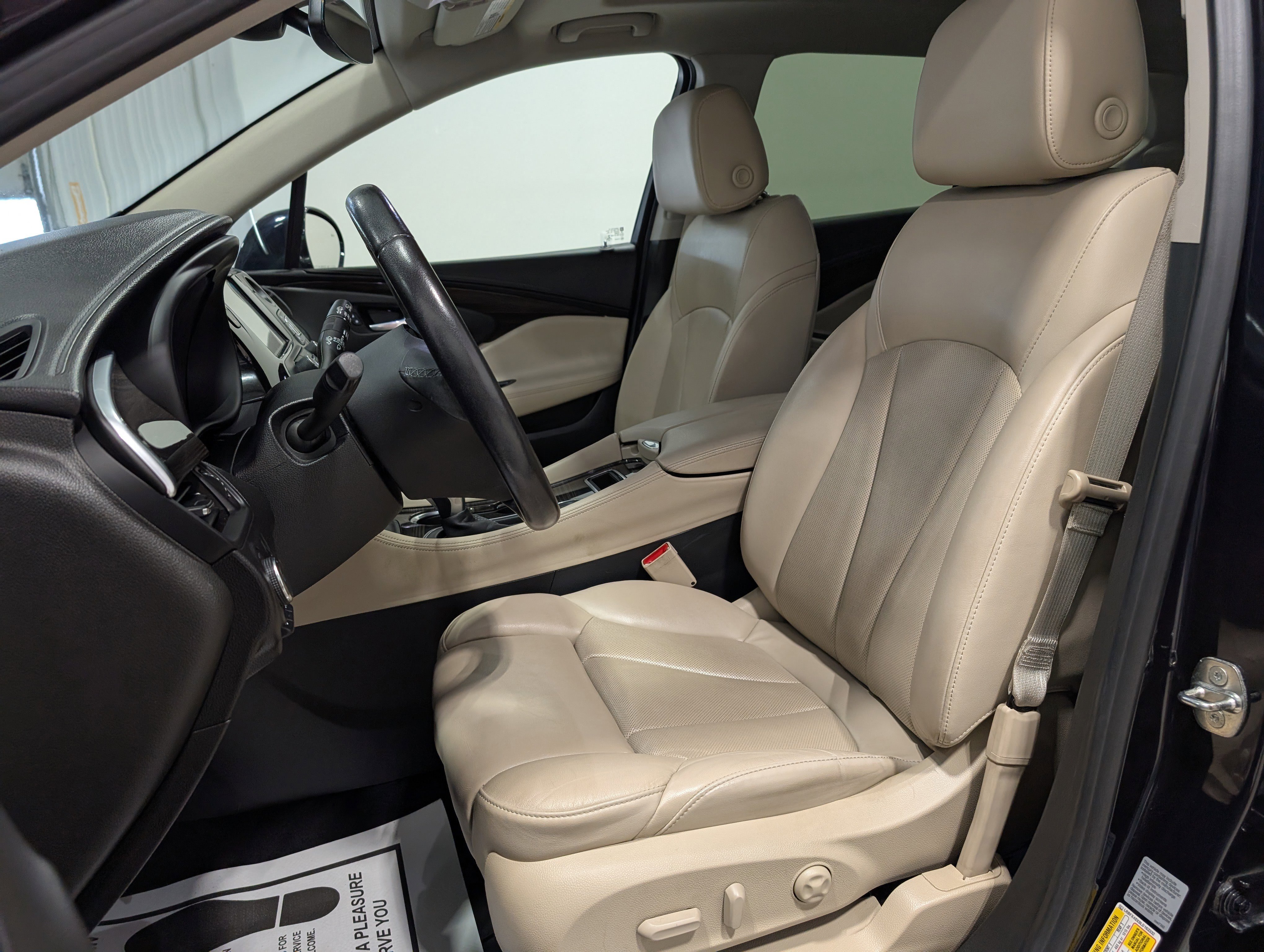 Used 2020 Buick Envision Premium w/ Driver Confidence Package image 14