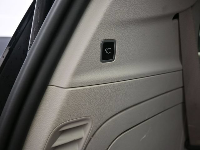 Used 2024 Chrysler Pacifica Limited FWD image 45