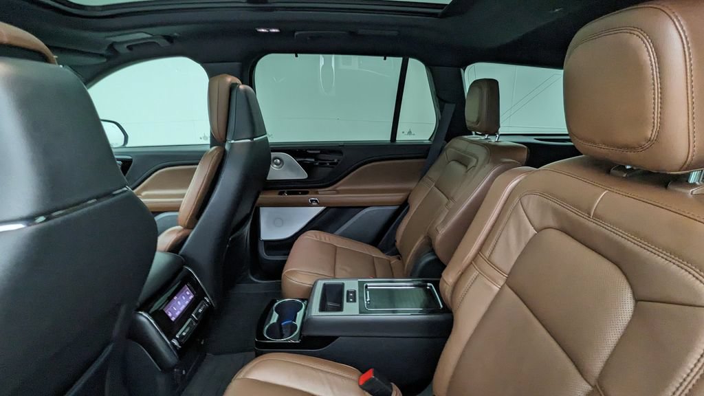 Used 2023 Lincoln Aviator Grand Touring w/ Equipment Group 301A AWD/4WD image 39